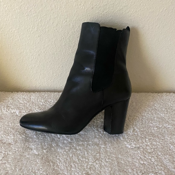 Tahari Garnet Women’s Black Leather Roundtoe Ankle Block Heel Boots Size 9.5 M - Picture 9 of 15